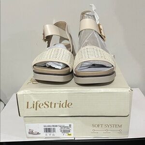 Life Stride Gillian2 Cream Crocht Sandals